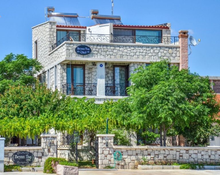 Beyaz Taş Otel, Sarımsaklı