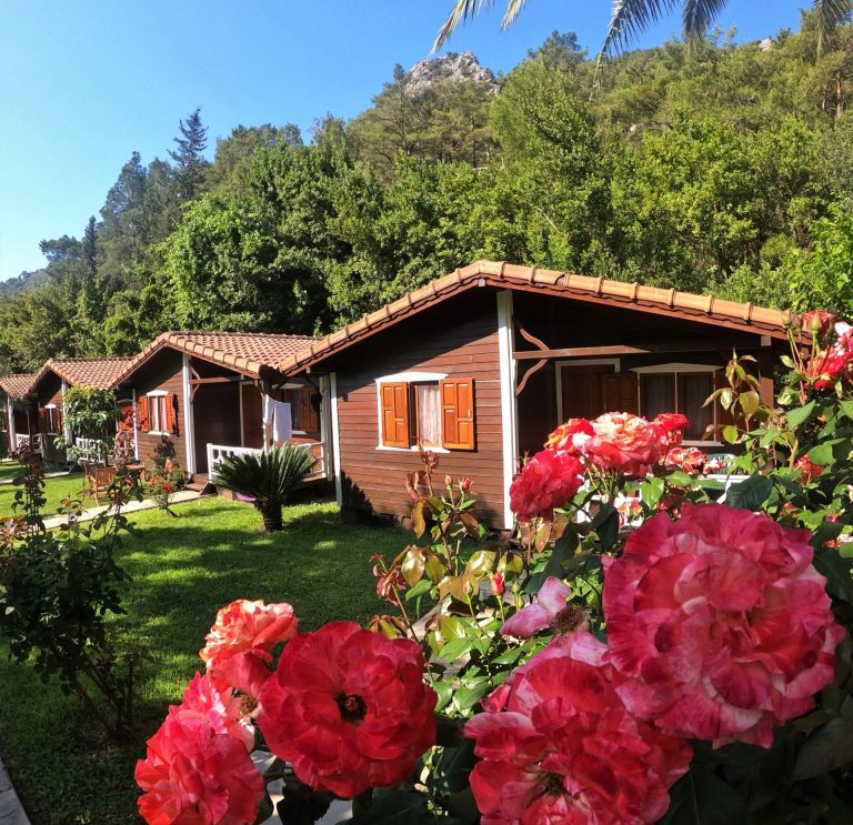 Canada Hotel & Bungalows