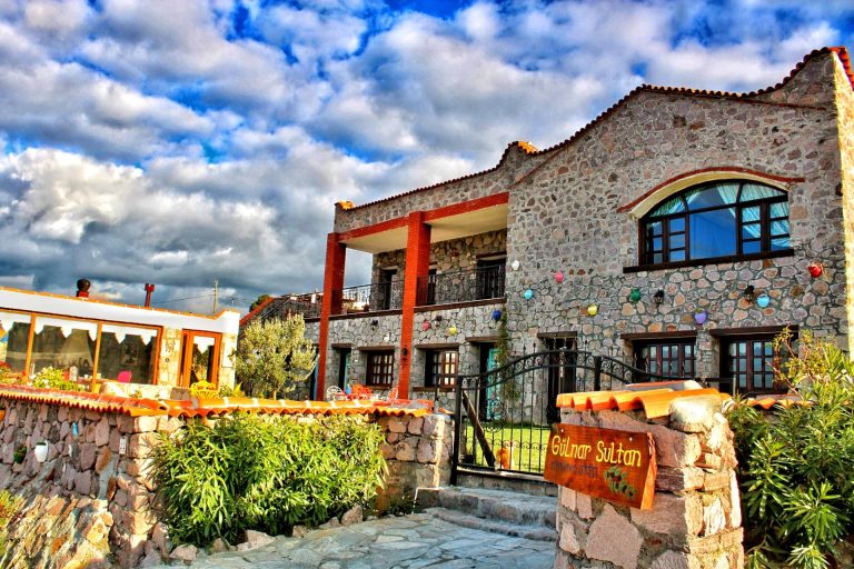 Gülnar Sultan Taş Konak, +16