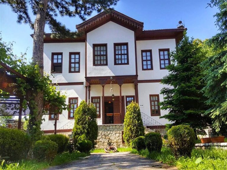 Hüma Hatun Konakları