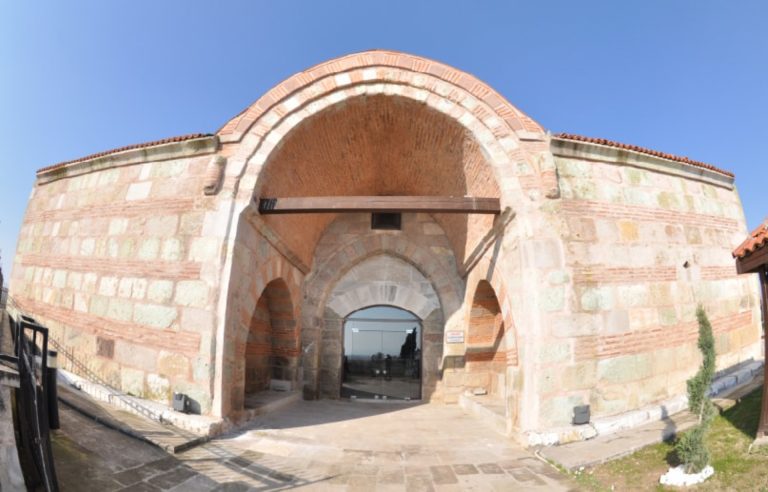 Issız Han Otel, Ulubat Gölü