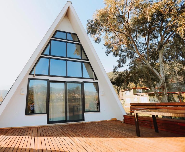 Nova’s Riverside Lodges