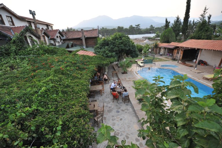 Olimpos Köy Evi