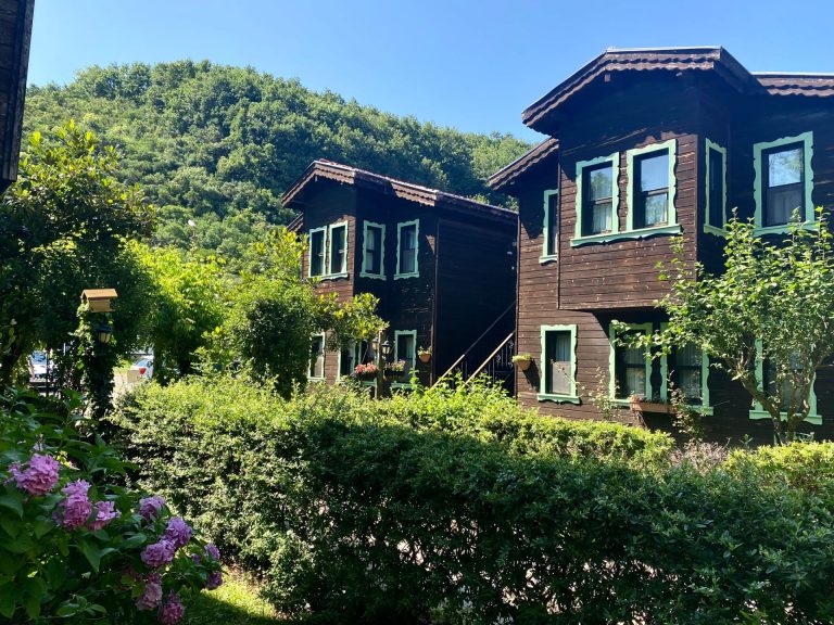 Piccolo Mondo Otel, +12