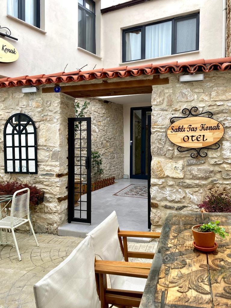 Saklı Taş Konak