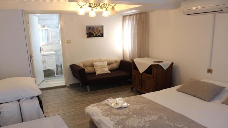 Silenos Hotel
