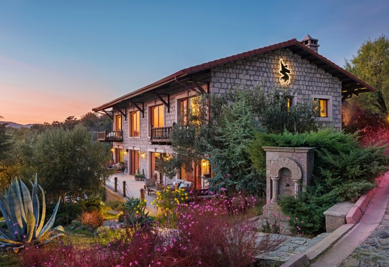 Simurg Inn, +15 – Ahmetçe Köyü