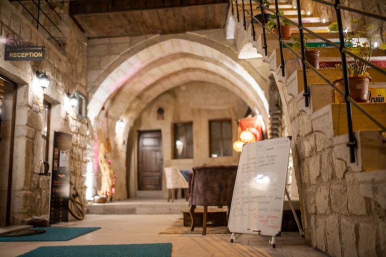 Tafana Cave & Stone Lodge